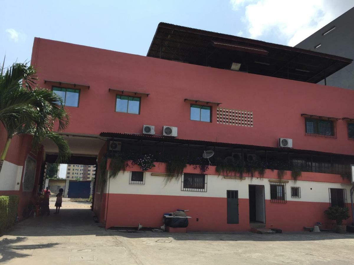 Petit Motel Beijing Abidjan Luaran gambar