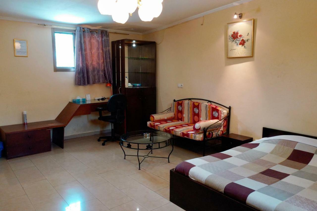 Petit Motel Beijing Abidjan Luaran gambar