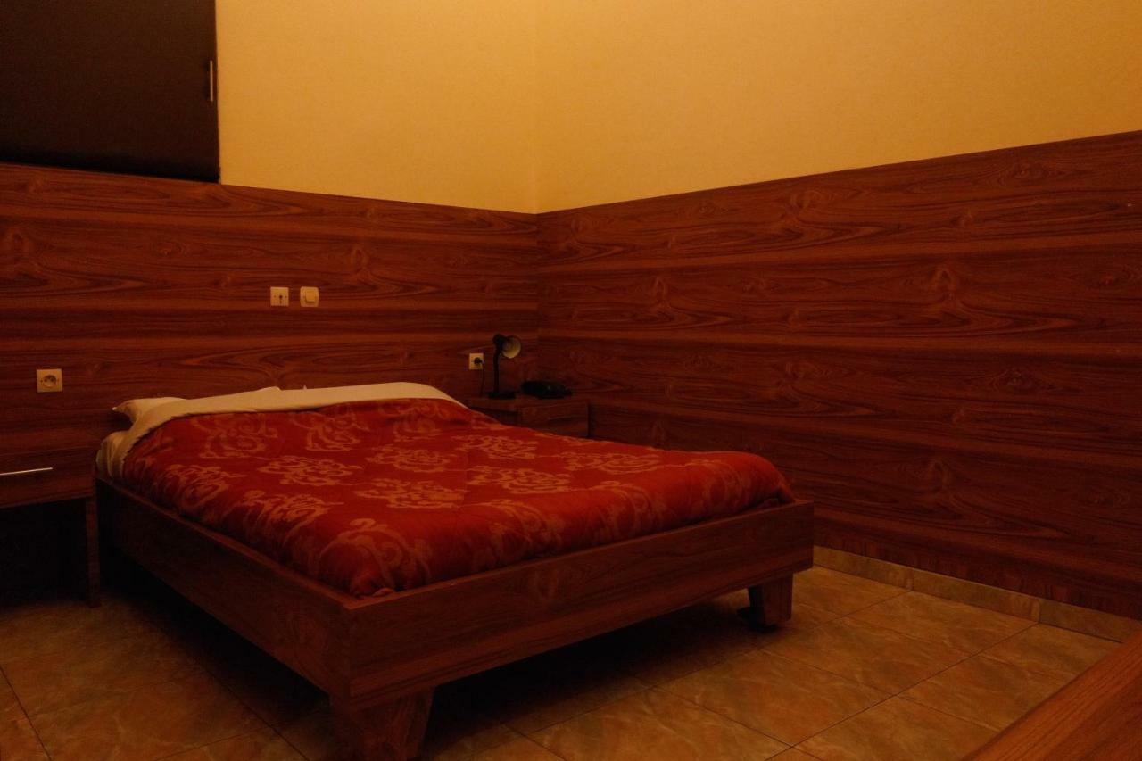Petit Motel Beijing Abidjan Luaran gambar