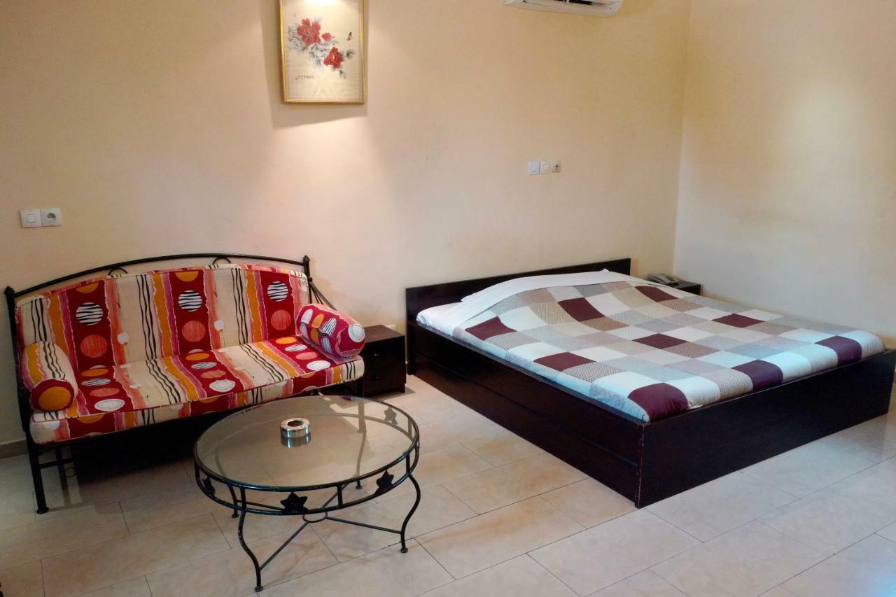 Petit Motel Beijing Abidjan Luaran gambar