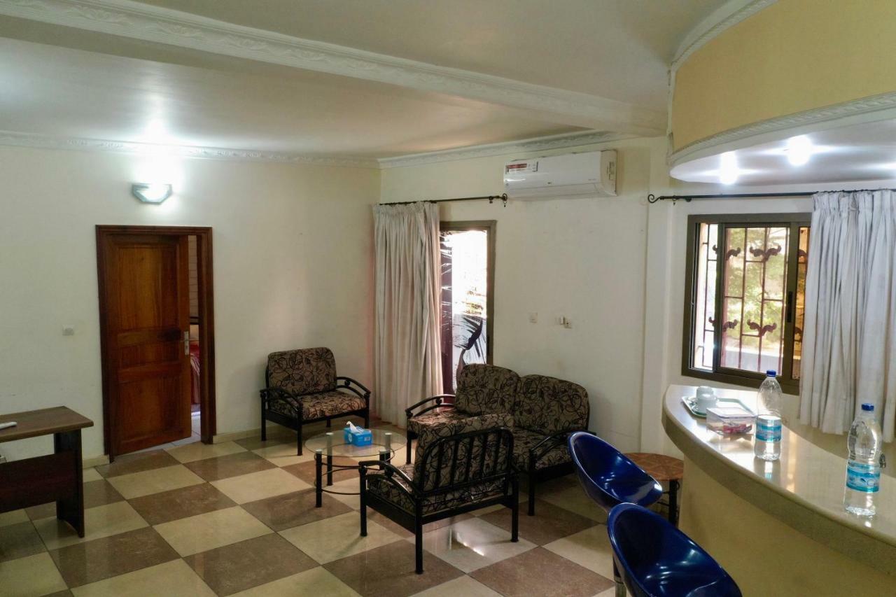 Petit Motel Beijing Abidjan Luaran gambar
